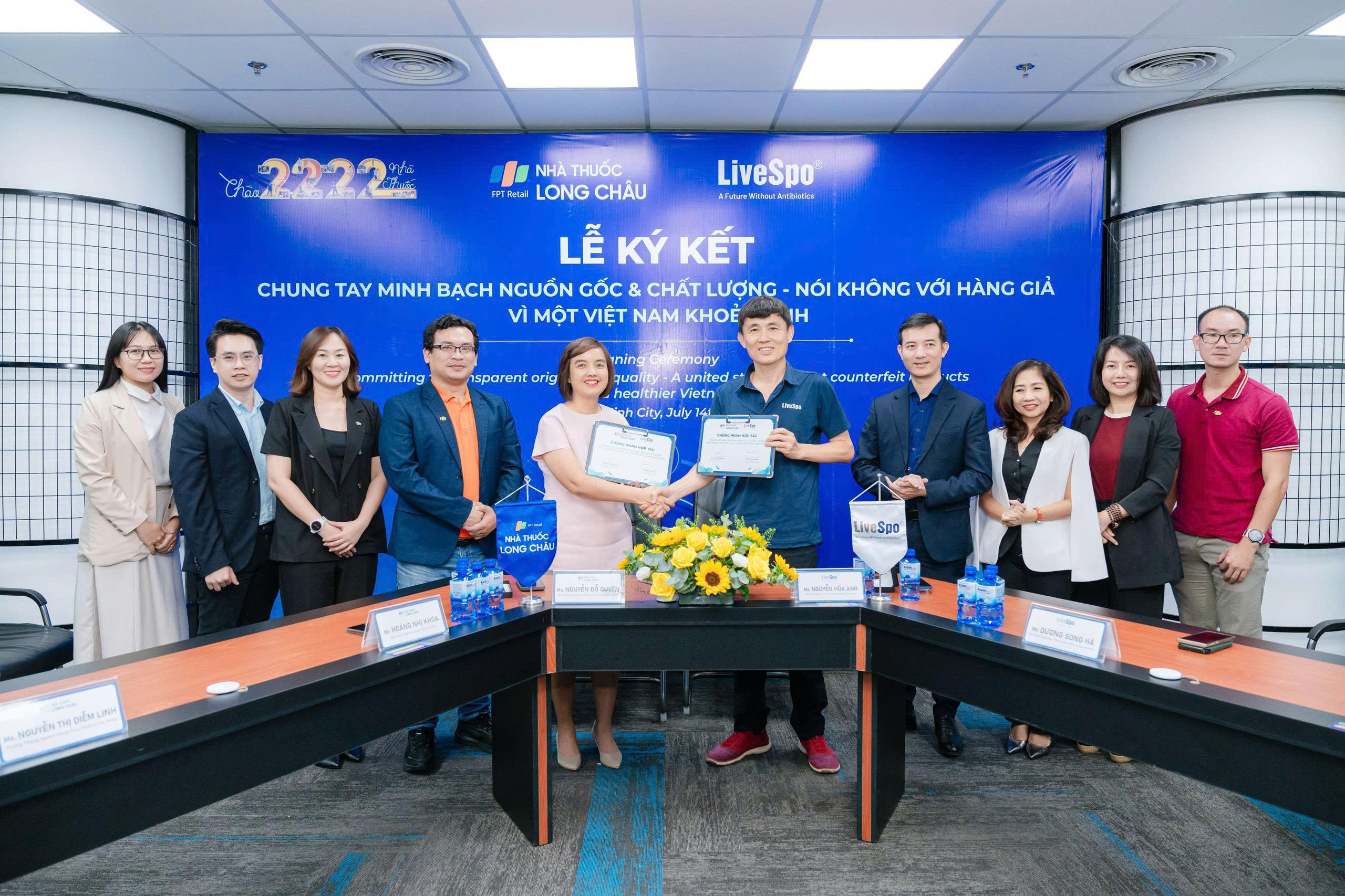 livespo-and-long-chau-representatives-sign-the-strategic -agreement-under-the-transparency-alliance